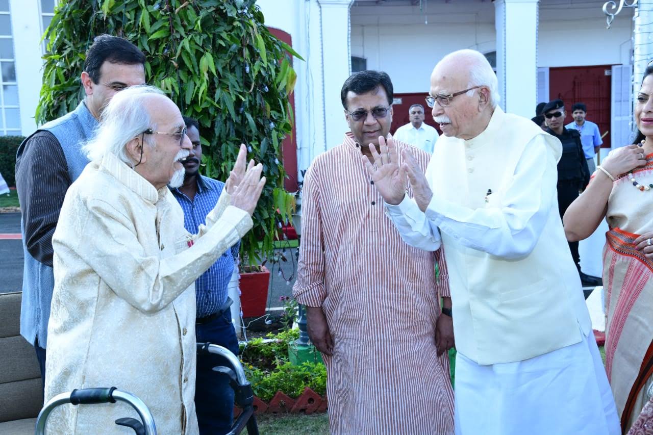 Laxman Pai in animated conversation with L.K. Advani